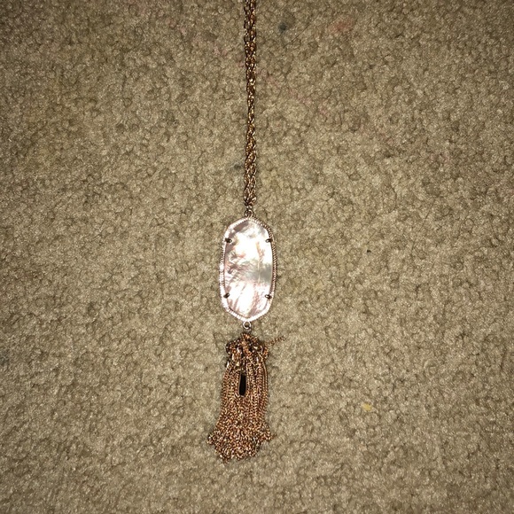 Kendra Scott Jewelry - Kendra Scott rose gold pendant necklace